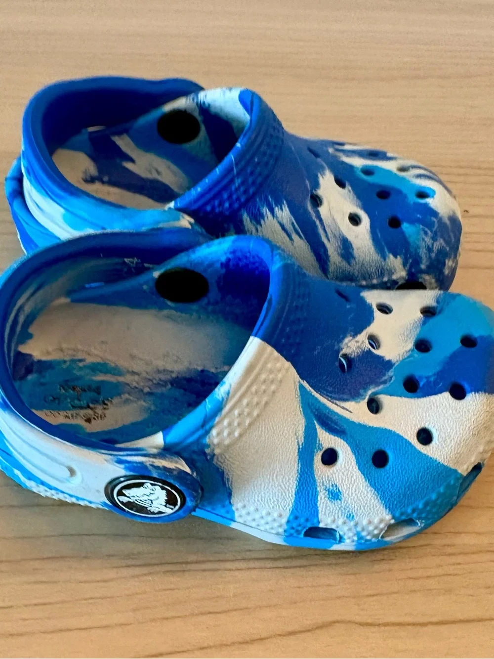 CROCS Kids Blue and White Swirl Clogs
